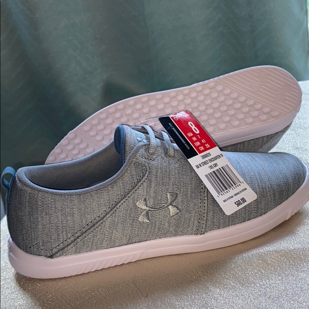 Men’s under armour size 8 shoe